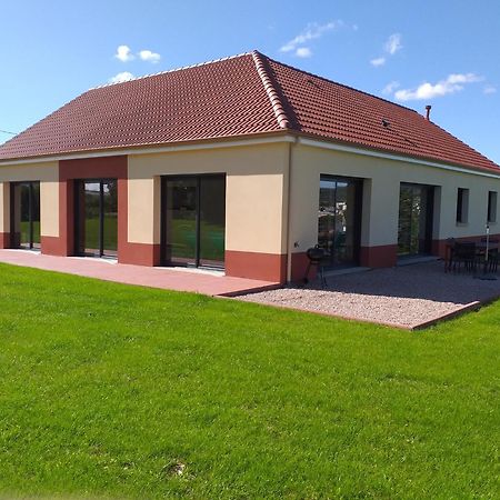 Piscine intérieure privée chauffée toute l'année à 29 Quiévrecourt Esterno foto