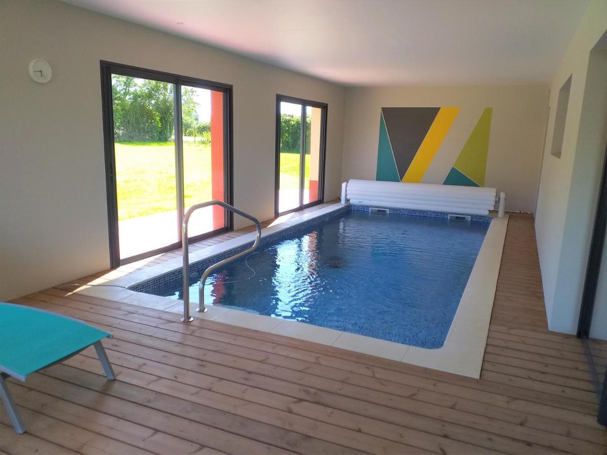 Piscine intérieure privée chauffée toute l'année à 29 Quiévrecourt Esterno foto