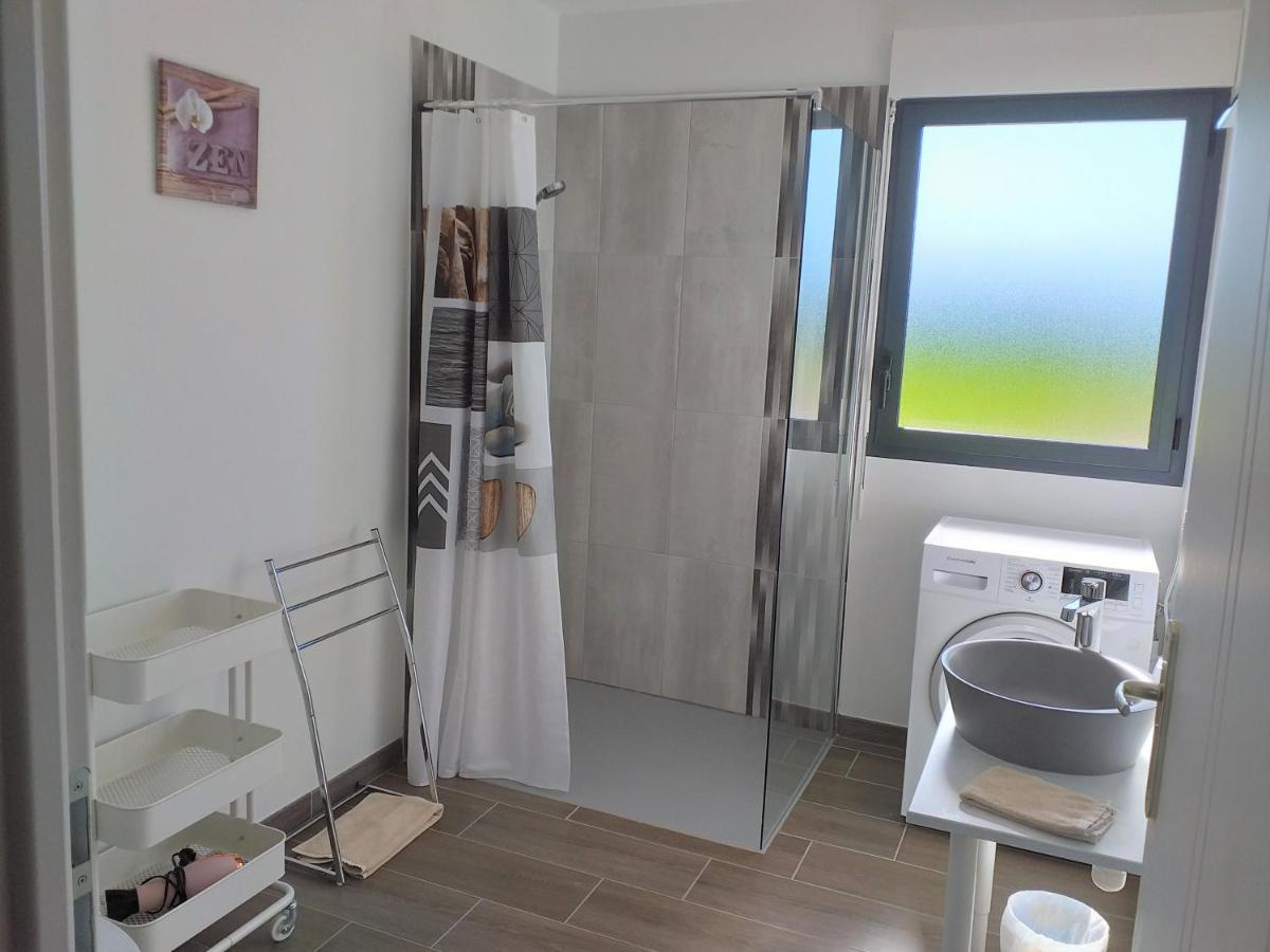 Piscine intérieure privée chauffée toute l'année à 29 Quiévrecourt Esterno foto