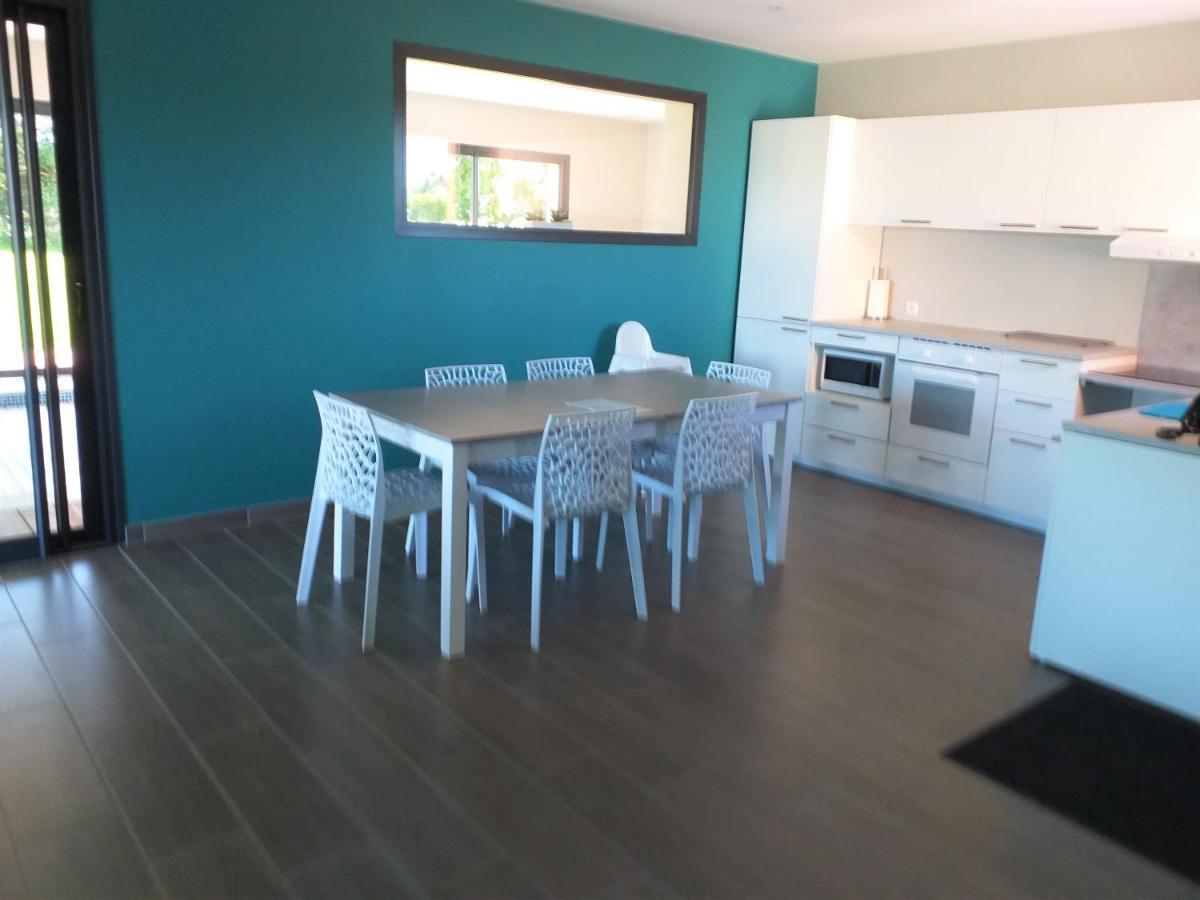 Piscine intérieure privée chauffée toute l'année à 29 Quiévrecourt Esterno foto