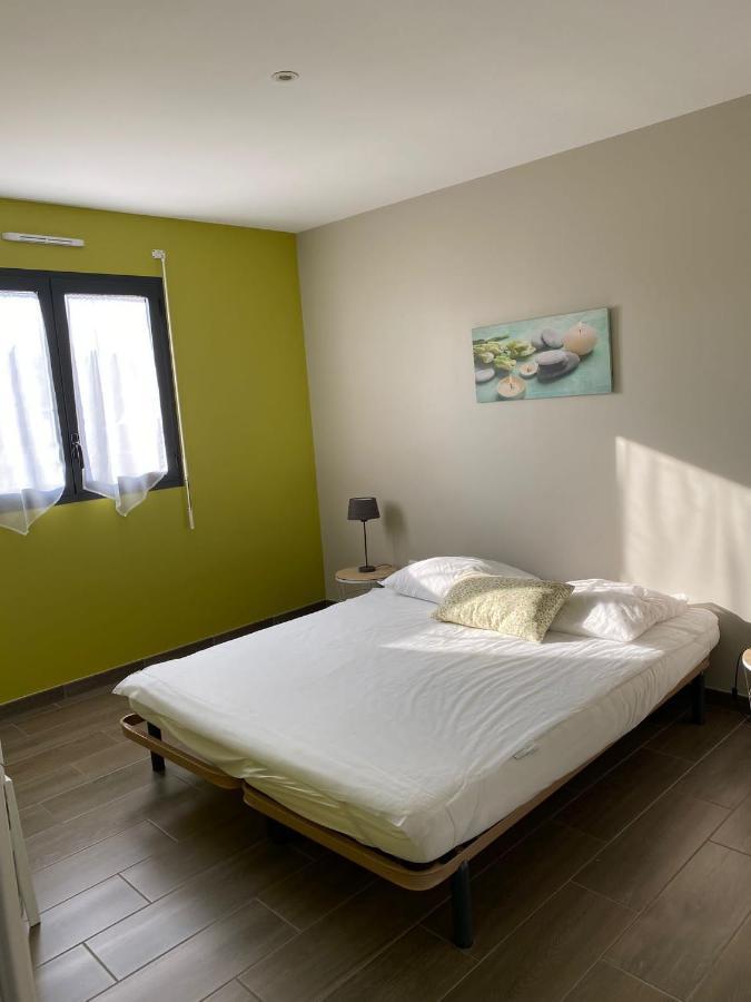 Piscine intérieure privée chauffée toute l'année à 29 Quiévrecourt Esterno foto