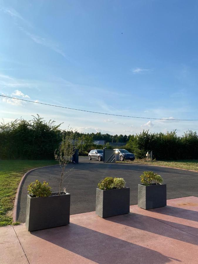 Piscine intérieure privée chauffée toute l'année à 29 Quiévrecourt Esterno foto